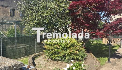 Coccanile Porzione di casa con doppio giardino